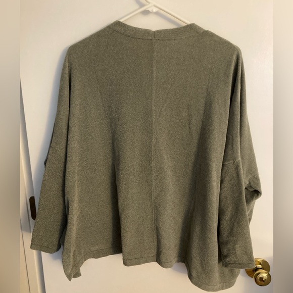 Wynne Lounge, P/L, Green Button Down, Women's, Oversized Sweater - Picture 2 of 7